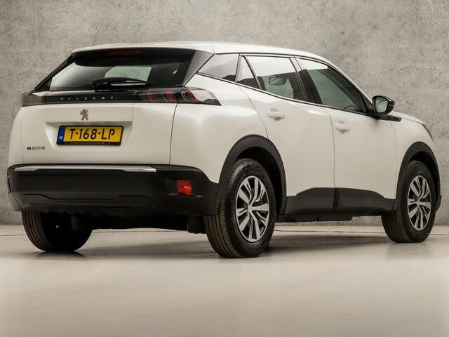 Peugeot e-2008 EV Sport 50 kWh Automaat (APPLE CARPLAY, PARELMOER, PARKEERSENSOREN, CRUISE, SPORTSTOELEN, KEYLESS, NIEUWE APK, NIEUWSTAAT)