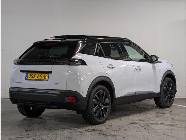 Peugeot e-2008 GT EV 3-FASEN 54kWh 156pk | SCHUIF/KANTELDAK | CAMERA | NAVI | ALCANTARA/LEDER | ADAPTIVE CRUISE | 18" LM-VELGEN | KEYLESS ENTRY