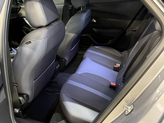Peugeot e-2008 EV Allure 50 kWh | SOH 99% | Draadloze lader | Stoelverwarming | Dealeronderhouden