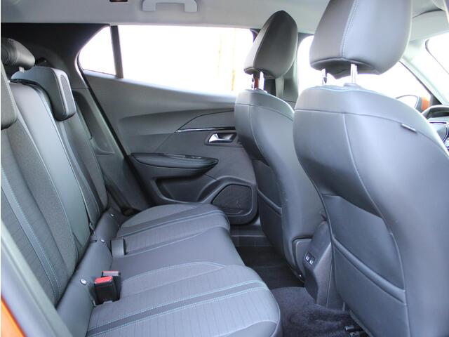 Peugeot e-2008 EV Allure Pack 50 kWh | Navi / Camera / Climate