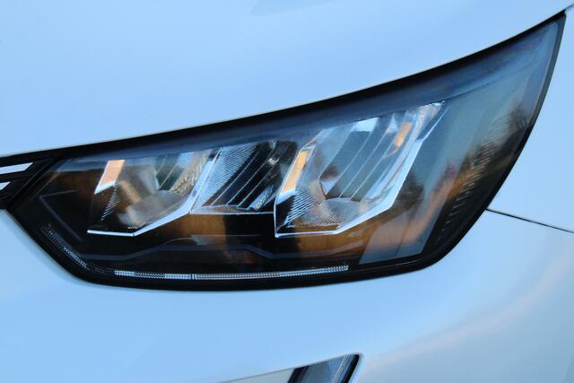 Peugeot e-2008 EV Active Pack 50 kWh | Incl. 12 maanden garantie | Cruise control | Rijstrook assistent | Climate control | Apple carplay/Andriod auto | DAB radio | Navigatie | Afneembare trekhaak