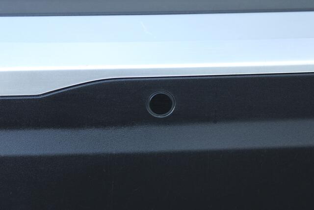 Peugeot e-2008 EV Active Pack 50 kWh | Incl. 12 maanden garantie | Cruise control | Rijstrook assistent | Climate control | Apple carplay/Andriod auto | DAB radio | Navigatie | Afneembare trekhaak