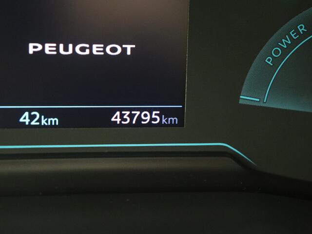 Peugeot e-2008 EV Allure 50 kWh | Carplay | Keyless Start | Clima | Parkeerhulp |