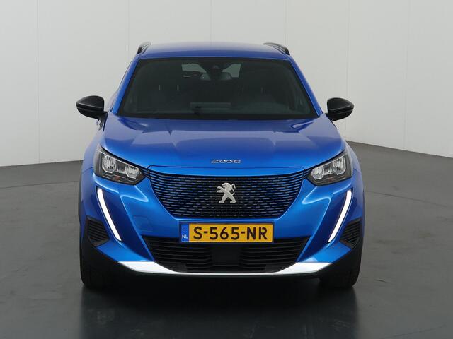Peugeot e-2008 EV Allure Pack 50 kWh | 3-FASE | SOH 99,4% | Cruise control | Lane Assist | Voorruitverwarming | Apple Carplay/Android Auto | Navigatie |