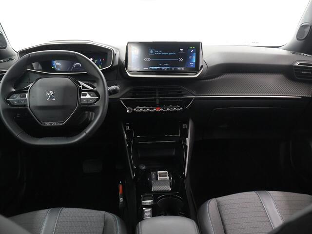 Peugeot e-2008 EV Allure Pack 50 kWh | 3-FASE | SOH 99,4% | Cruise control | Lane Assist | Voorruitverwarming | Apple Carplay/Android Auto | Navigatie |