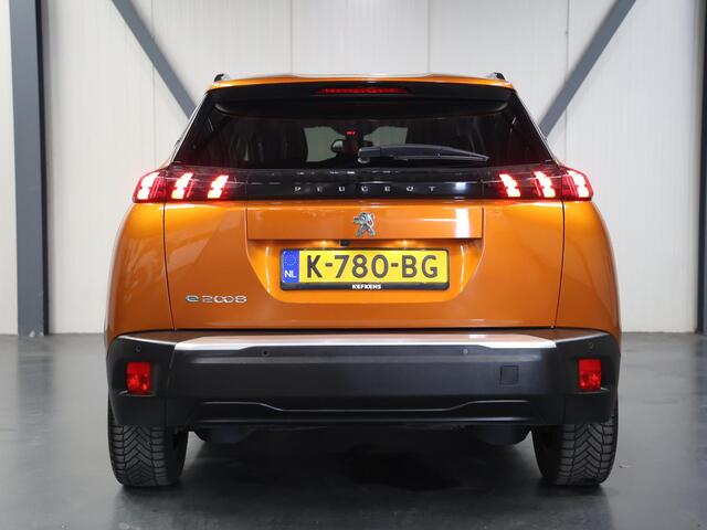 Peugeot e-2008 Allure 50kWh 136PK | 1ste eigenaar | ACCURAPPORT 90% | Camera | LED lampen | LEER/stof | Navigatie | Climate Control | Cruise Control | AUTOMAAT | DAB Radio | Parkeersensoren | Privacy Glass | Isofix |