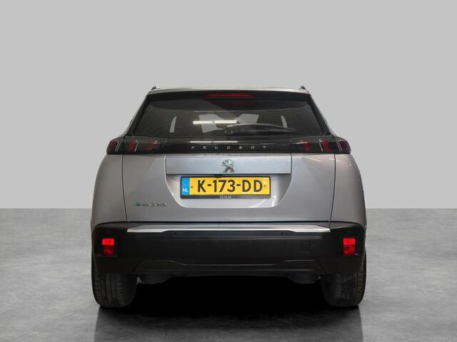 Peugeot e-2008 EV Allure 50 kWh | Panoramadak | Keyless | Camera | Adaptieve Cruise Control | All season banden