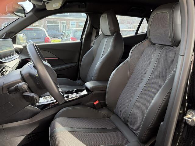 Peugeot e-2008 EV GT Avantage 50 kWh | Climate & Cruise Control | Navigatie | Achteruit Rijd Camera | Dodehoek Sensoren | LMV |