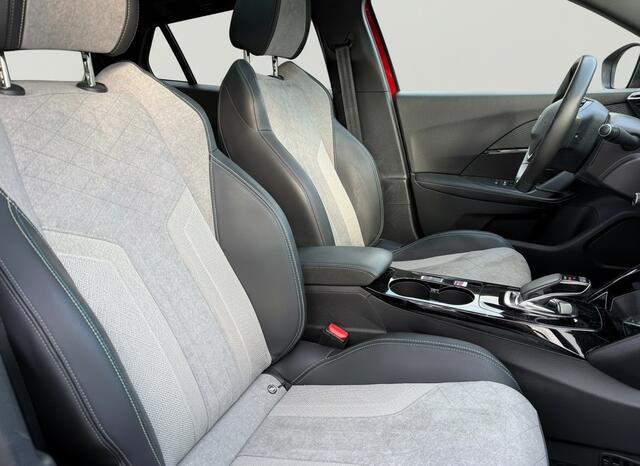 Peugeot e-2008 EV GT 50 kWh Aut. Pano | Camera | Navi & CarPlay