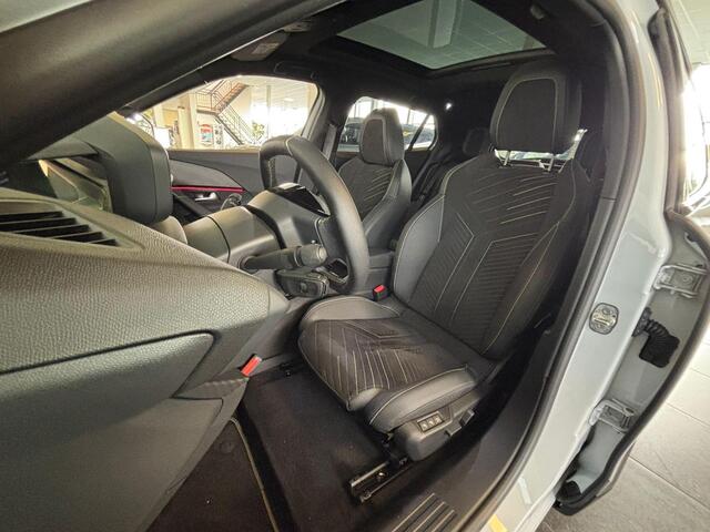 Peugeot e-2008 GT 54 kWh 156PK | Pano | El. stoelen | Alcantara