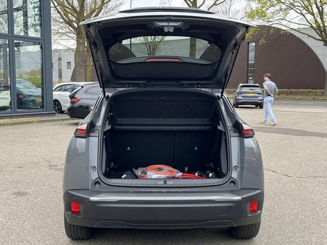 Peugeot e-2008 EV GT 54 kWh WARMTEPOMP| ACHTERUITRIJCAMERA| RIJSTROOK-ASSISTENT| APPLE CARPLAY/ ANDROID AUTO| FABRIEKSGARANTIE PEUGEOT TOT 02-2027| 17.000KM!|