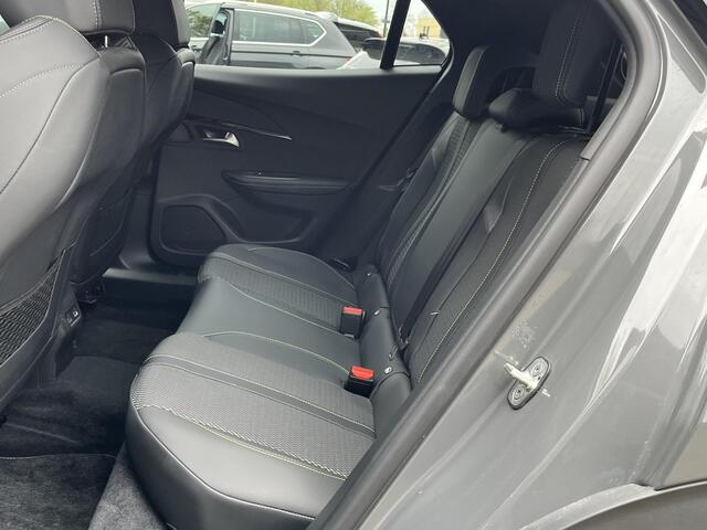 Peugeot e-2008 EV GT 54 kWh WARMTEPOMP| ACHTERUITRIJCAMERA| RIJSTROOK-ASSISTENT| APPLE CARPLAY/ ANDROID AUTO| FABRIEKSGARANTIE PEUGEOT TOT 02-2027| 17.000KM!|