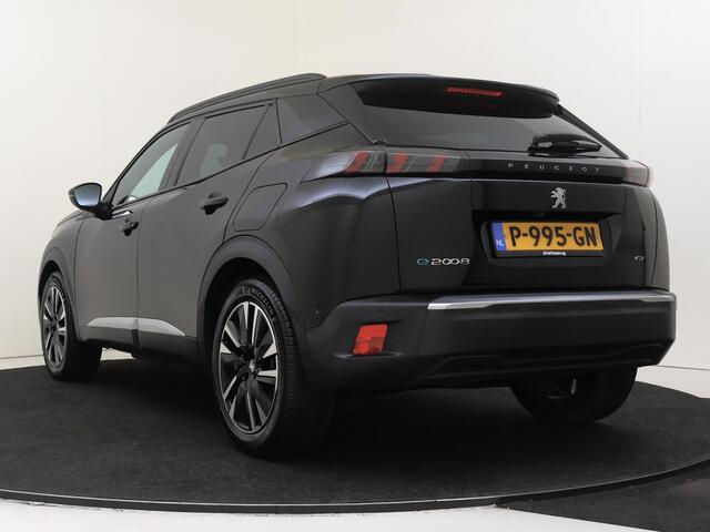 Peugeot e-2008 EV GT Pack 50 kWh | Alcantara | Schuifdak | Stoelverwarming | Camera |