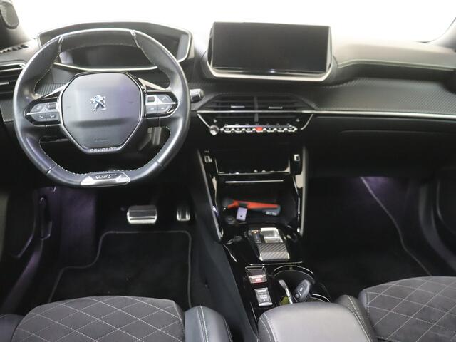 Peugeot e-2008 EV GT Pack 50 kWh | Alcantara | Schuifdak | Stoelverwarming | Camera |