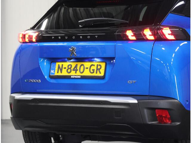 Peugeot e-2008 EV GT Pack 50 kWh 136PK | 1ste eigenaar | 3 FASE | AppleCarplay/AndroidAuto | Schuifkanteldak | Alcantara/LEER | 18"LMV | Camera | AUTOMAAT | Keyless | Adaptive Cruise Control | Climate Control | Camera | FULL LED | Two-Tone | Sfeerverlichting | Isofix | 