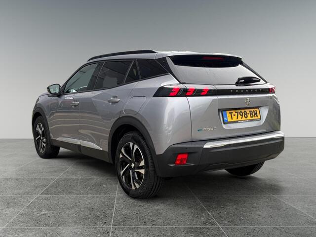 Peugeot e-2008 Allure Pack EV 3-FASEN 50kWh 136pk | CAMERA | 3D i-COCKPIT® | APPLE CARPLAY / ANDROID AUTO | LEDER/STOF | KEYLESS START |