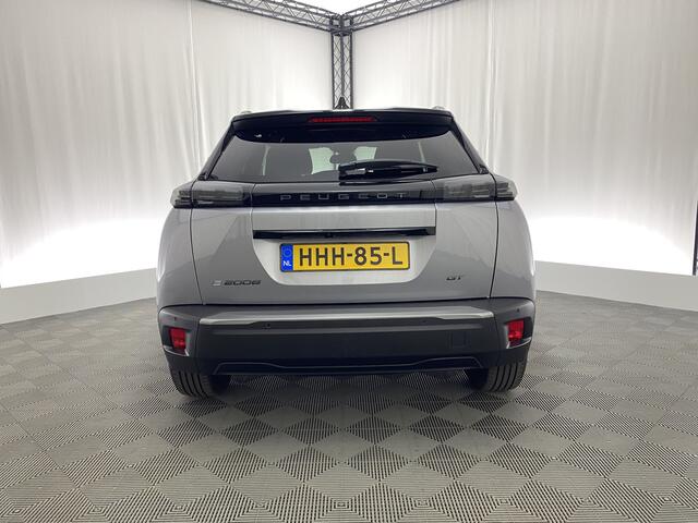 Peugeot e-2008 EV GT Avantage 54 kWh | Apple carplay | 360 Camera | Navi | LED | Sportstoelen | Sfeerverlichting