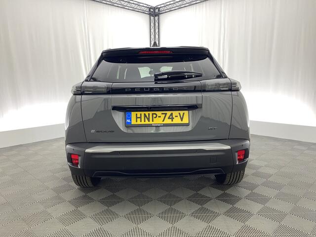 Peugeot e-2008 EV GT Avantage 54 kWh | Apple carplay | 360 camera | LED | Cruise adaptief | Sportstoelen | Navi