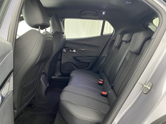 Peugeot e-2008 EV GT Avantage 54 kWh Automaat 3-Fase | CarPlay | Navi | Dodehoek | Camera's | ACC | Sfeerverlichting |