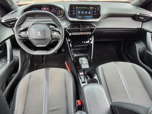 Peugeot e-2008 EV Allure 50 kWh | 3- Fase | Parkeersensoren | Climate Control | Cruise Control | Navigatie via Apple Carplay of Android Auto |