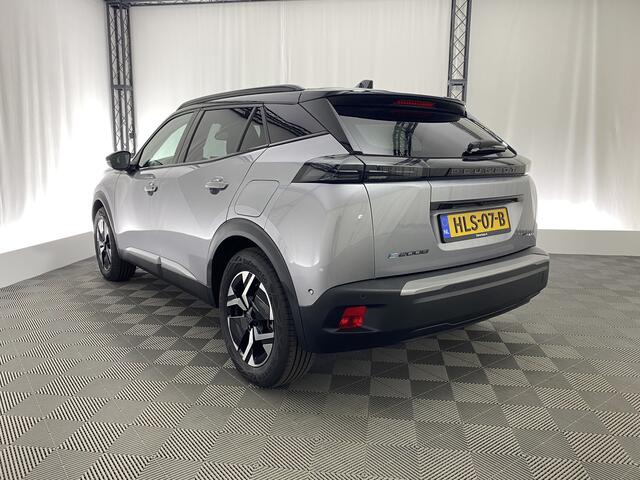 Peugeot e-2008 EV GT Avantage 54 kWh | CarPlay | Navi | Dodehoek | Camera's | ACC | Sfeerverlichting |
