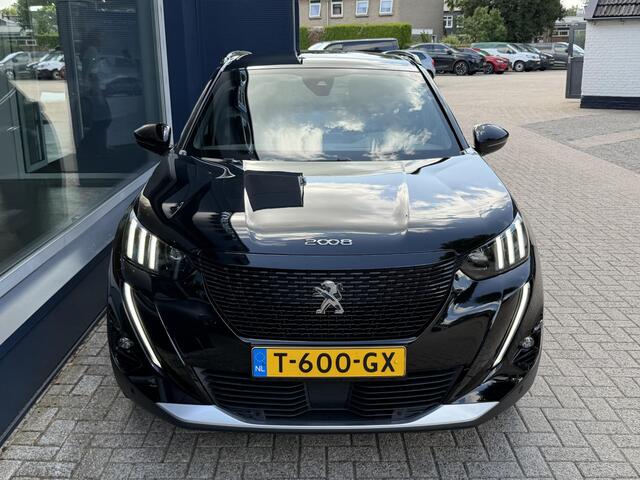 Peugeot e-2008 EV GT Pack 136 PK 50kw/h | Schuif-Kanteldak | Stoelverwarming | FULL LED koplampen | Achteruitrij-Camera | Adaptieve Cruisecontrol | Alcantara Bekleding | Navigatie en Apple caprplay en Android auto |