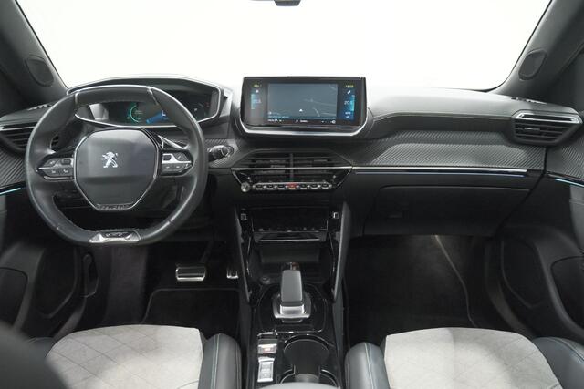 Peugeot e-2008 EV GT Pack 50 kWh | 92,6% SOH | Panoramadak | Adaptieve Cruise Control | Alcantara Bekleding