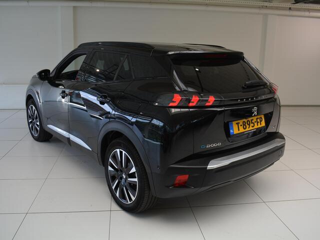 Peugeot e-2008 EV GT 50 kWh | Apple CarPlay / Android Auto | Keyless Entry | Parkeersensoren voor en achter |