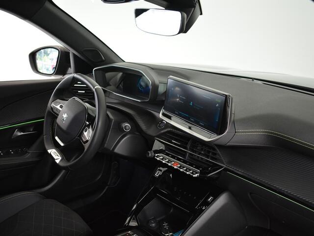 Peugeot e-2008 EV GT 50 kWh | Apple CarPlay / Android Auto | Keyless Entry | Parkeersensoren voor en achter |