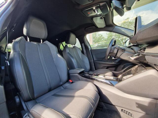 Peugeot e-2008 EV GT 50 kWh | Climate & Cruise Control | Achteruitrijd Camera | AppleCarplay/AndroidAuto |