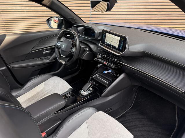 Peugeot e-2008 EV GT Pack 50 kWh Panodak / Camera / Stoelverwarming / Adapt. Cruise