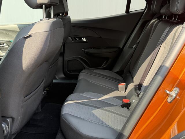 Peugeot e-2008 BWJ 2022 | EV 136PK Allure 50 kWh | LEDER/STOF | CLIMA | NAVI | CAMERA A | CARPLAY | PRIVACY GLASS | PDC |