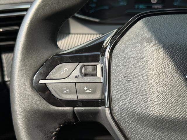 Peugeot e-2008 BWJ 2022 | EV 136PK Allure 50 kWh | LEDER/STOF | CLIMA | NAVI | CAMERA A | CARPLAY | PRIVACY GLASS | PDC |