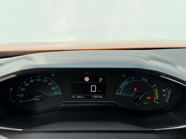 Peugeot e-2008 BWJ 2022 | EV 136PK Allure 50 kWh | LEDER/STOF | CLIMA | NAVI | CAMERA A | CARPLAY | PRIVACY GLASS | PDC |