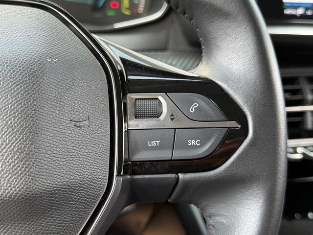 Peugeot e-2008 BWJ 2022 | EV 136PK Allure 50 kWh | LEDER/STOF | CLIMA | NAVI | CAMERA A | CARPLAY | PRIVACY GLASS | PDC |