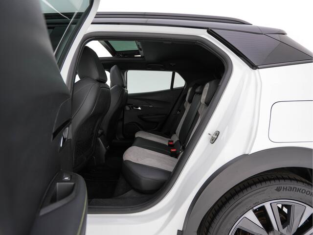 Peugeot e-2008 EV GT Pack 50 kWh [3-Fase-11kW] {SoH-88%} (INCL.BTW) *PANO | DIGI-COCKPIT | FULL-LED | BLIS | KEYLESS | LEATHER-MICROFIBRE | CAMERA | CARPLAY | CCS-FASTLOADER | DAB+ | NAVI-FULLMAP | ECC | PDC | SPORT-SEATS | AMBIENT-LIGHT | PRIVACY- – foto 9