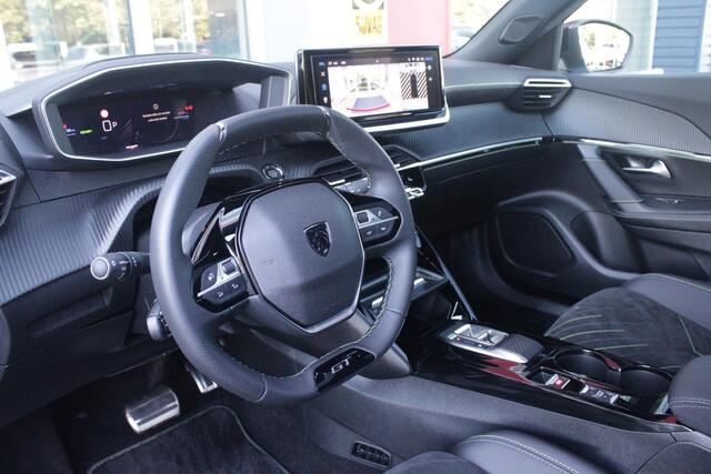 Peugeot e-2008 EV GT PACK 156PK 54 kWh | PANORAMISCH SCHUIF/KANTEL DAK | ALCANTARA EXECUTIVE INTERIOR INCL. VERWARMBARE VOORSTOELEN EN ELEKTRISCH VERSTELBARE BESTUURDERSSTOEL MET MASSAGE FUNCTIE | 18" LICHTMETALEN VELGEN "EVISSA" | VISION NAVIGATION & DRIVE ASSIST PLUS 