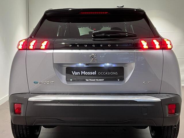 Peugeot e-2008 EV GT 50 kWh Climate Control | Elek. Verstelbare Stoelen + Geheugen & Verwarming | Full Map Navigatie | Apple Carplay / Android Auto | Camera | Parkeersensoren | Bekleding Half Leder / Alcantara