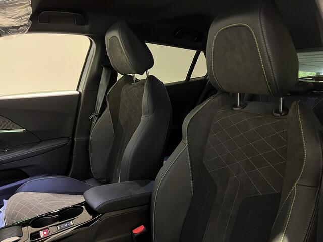 Peugeot e-2008 EV GT 50 kWh Climate Control | Elek. Verstelbare Stoelen + Geheugen & Verwarming | Full Map Navigatie | Apple Carplay / Android Auto | Camera | Parkeersensoren | Bekleding Half Leder / Alcantara