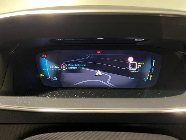 Peugeot e-2008 EV GT 50 kWh Climate Control | Elek. Verstelbare Stoelen + Geheugen & Verwarming | Full Map Navigatie | Apple Carplay / Android Auto | Camera | Parkeersensoren | Bekleding Half Leder / Alcantara