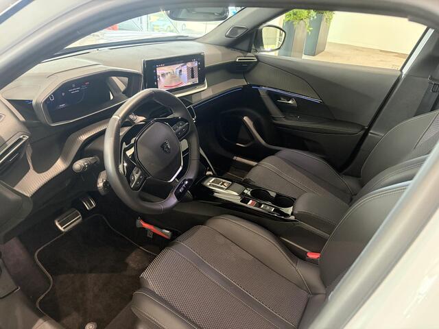 Peugeot e-2008 EV GT Avantage 54 kWh SoH 96% | Climate Control | Navigatie | 360 Camera | Parkeersensoren | Apple Carplay / Android Auto