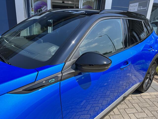 Peugeot e-2008 EV GT 50 kWh Climate Control | Voorstoelen Verwarmd | Full Map Navigatie | Apple Carplay / Android Auto | Camera | Parkeersensoren | Bekleding Half Leder/Alcantara