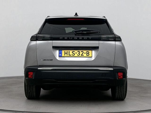 Peugeot e-2008 EV Allure Avantage 54 kWh | Accu 98% | Dodehoek detectie | Navigatie | Climate control | Drive assist |