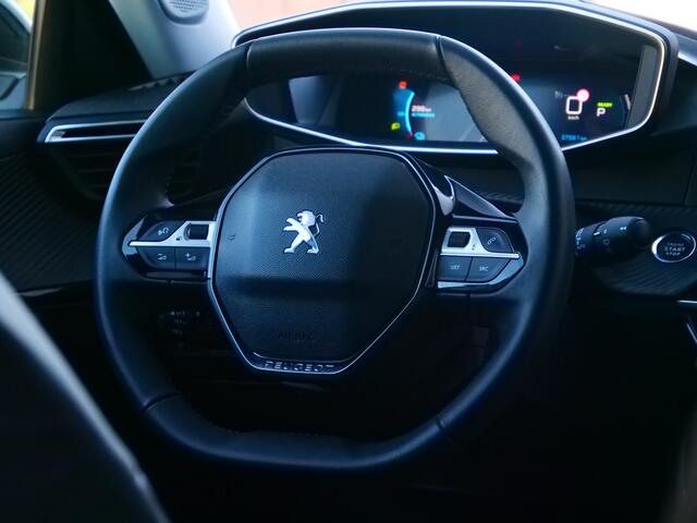 Peugeot e-2008 EV Allure Pack 50 kWh 136 Pk Automaat Navi / DAB / Apple Carplay / Camera / Trekhaak / SOH 94 %