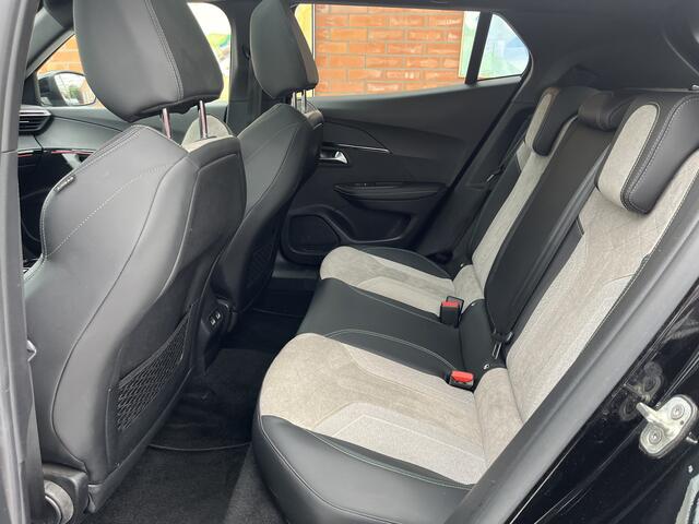 Peugeot e-2008 EV GT Pack 50 kWh | Schuifdak | Stoelverarming | Keyless | Adaptive Cruise Control | Carplay/Android Auto |
