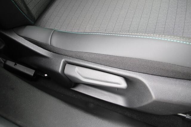 Peugeot e-2008 EV Allure 50 kWh Airco Camera Carplay SOH 91,8% Dealer onderhouden