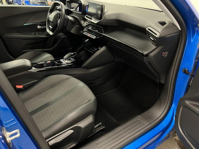Peugeot e-2008 EV Allure Pack 50 kWh / 136PK / NAVI / CRUISE.C / H.LEDER /