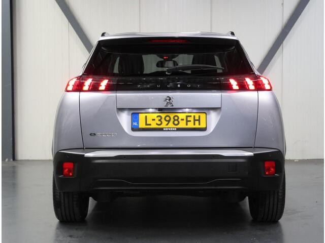 Peugeot e-2008 EV Blue Lease Allure 50 kWh 136PK | 1ste eigenaar | AppleCarPlay/AndroidAuto | Climate Control | Adaptive Cruise Control | Camera | Keyless | FULL LED | LMV | Parkeersensoren | Privacy Glass | Isofix | DAB Radio |