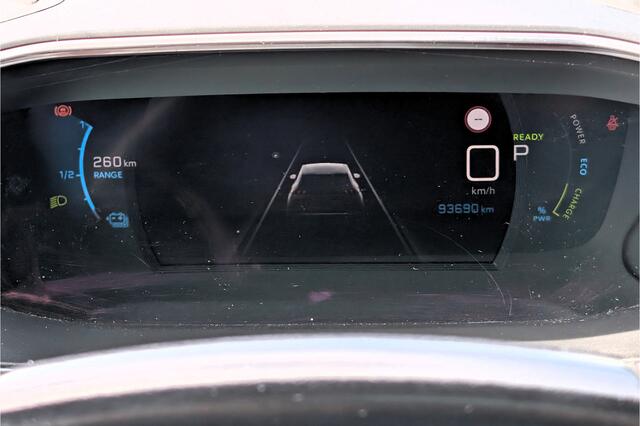 Peugeot e-2008 EV GT 50kWh 3-Fase SOH 90% Panorama Leer