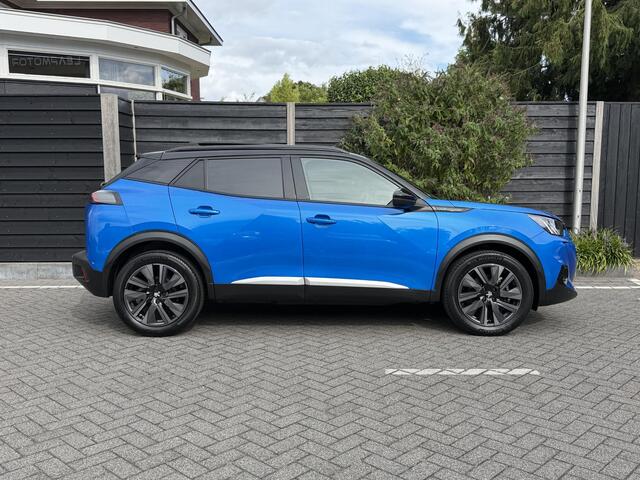 Peugeot e-2008 GT Pack 50 kWh 136PK Automaat Navigatie, Achteruitrijcamera, Keyless, Panoramadak, Apple Carplay, Android Auto